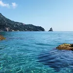 Black Rocks Family, Luxury Seafront Beach Maisonette