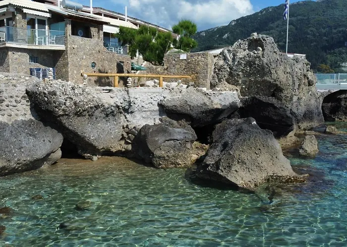 Black Rocks Family, Luxury Seafront Beach Maisonette