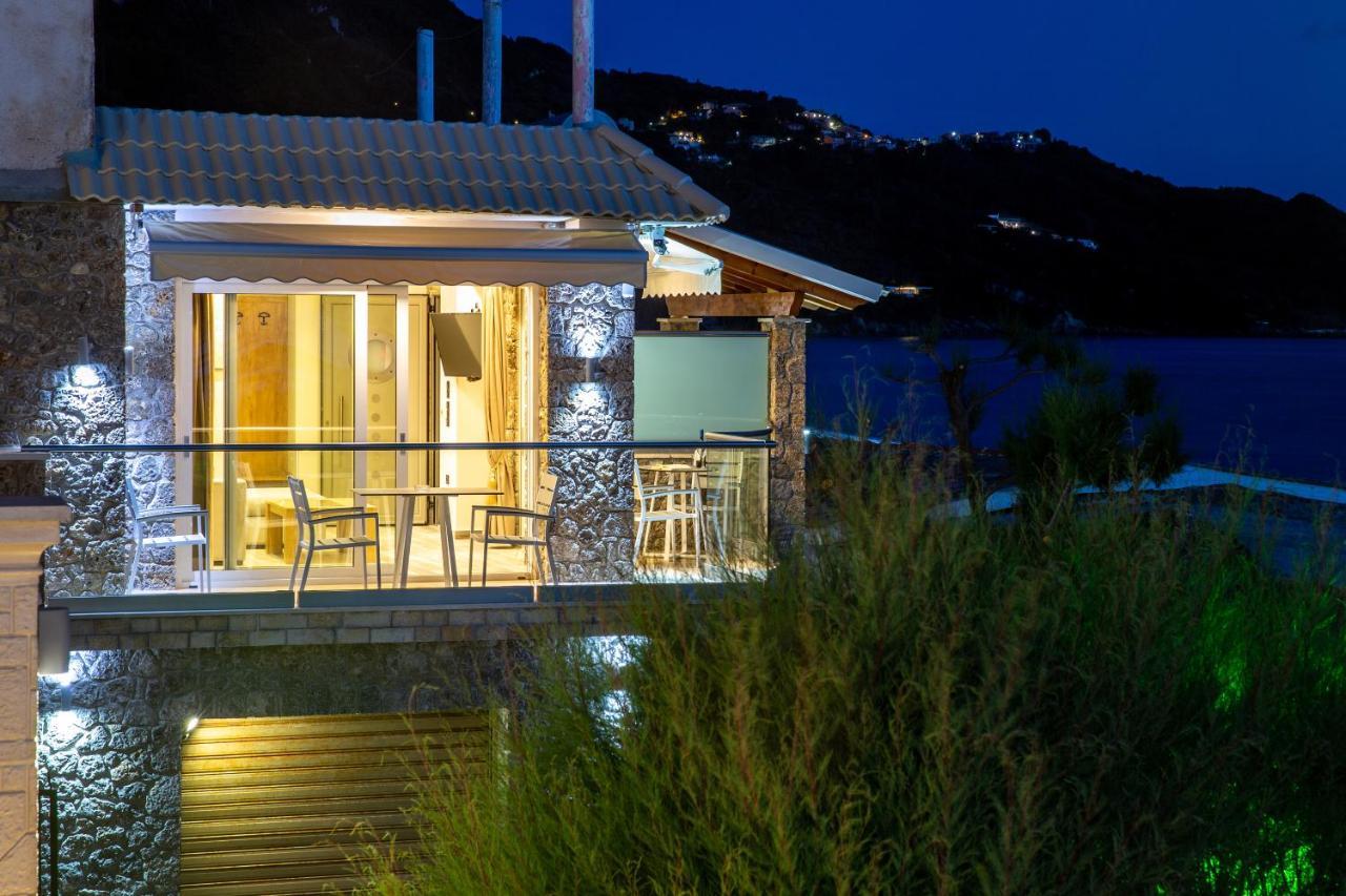Casa vacanze Black Rocks Family, Luxury Seafront Maisonette Agios Gordios (Corfu)