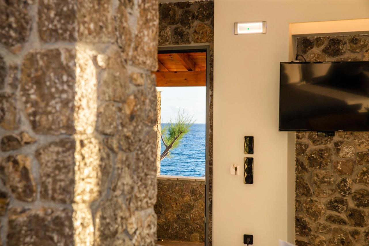 Black Rocks Family, Luxury Seafront Maisonette Casa vacanze Agios Gordios (Corfu)