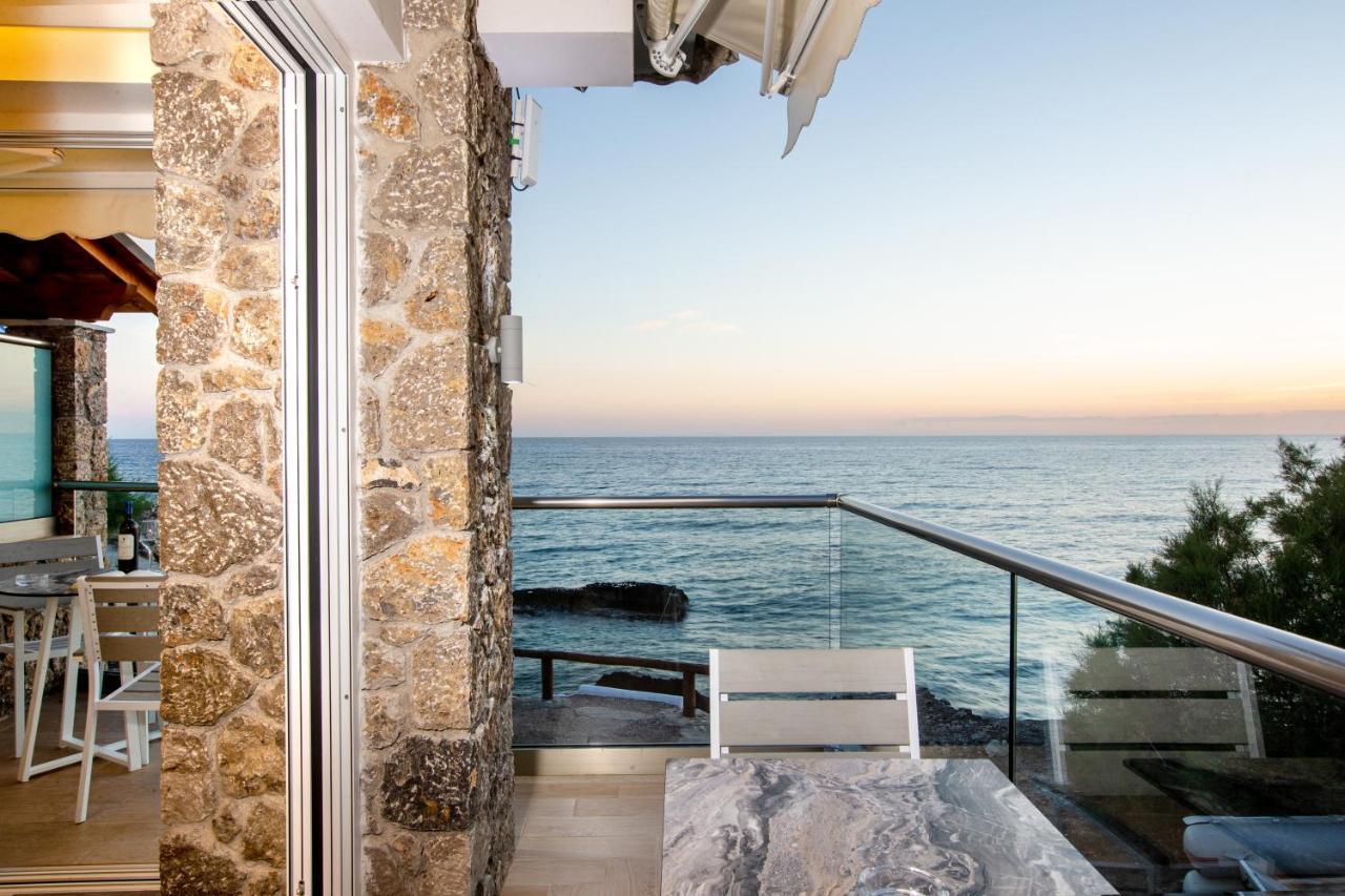Black Rocks Family, Luxury Seafront Maisonette Casa vacanze *
