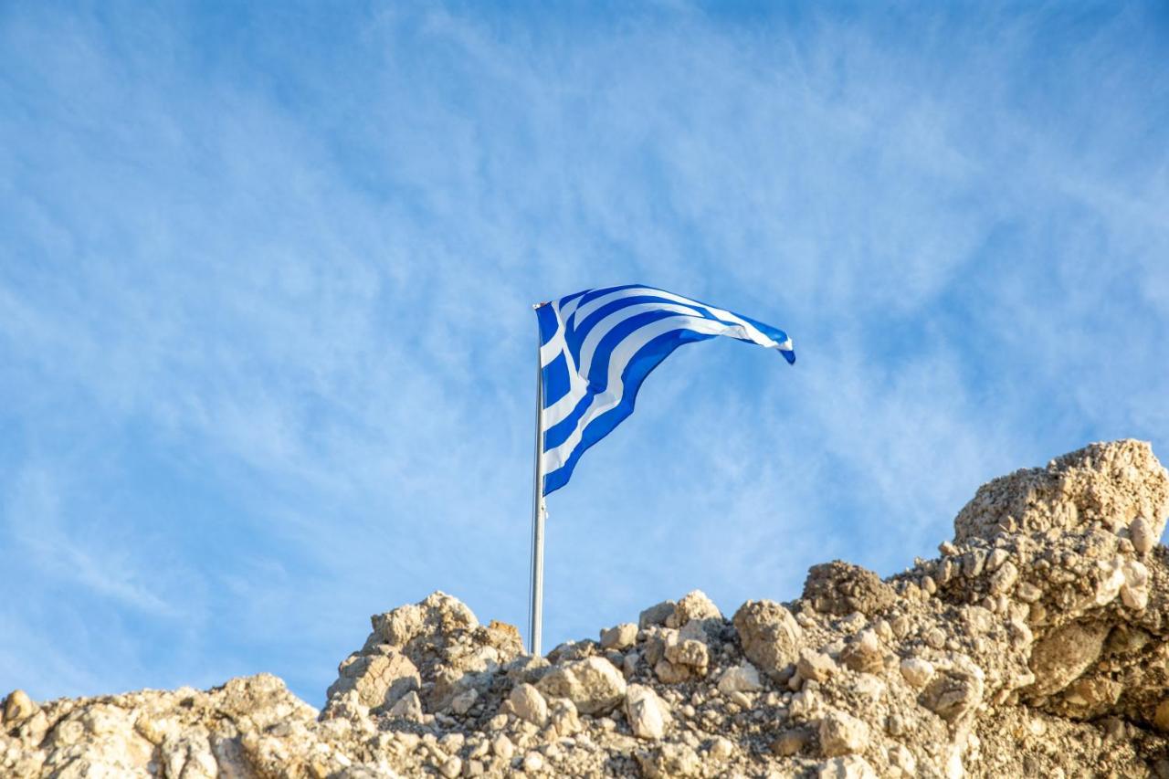 Black Rocks Family, Luxury Seafront Maisonette * Agios Gordios (Corfu)