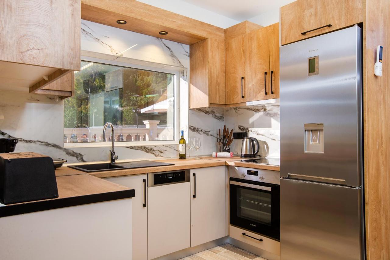 Black Rocks Family, Luxury Seafront Maisonette Casa vacanze