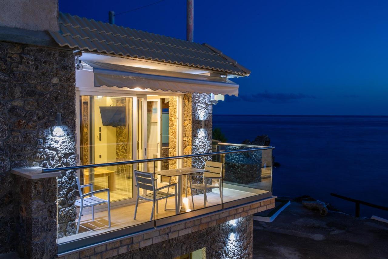 Black Rocks Family, Luxury Seafront Maisonette Hébergement de vacances Agios Gordios (Corfu)