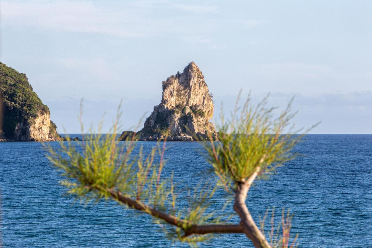 Black Rocks Family, Luxury Seafront Maisonette Hébergement de vacances